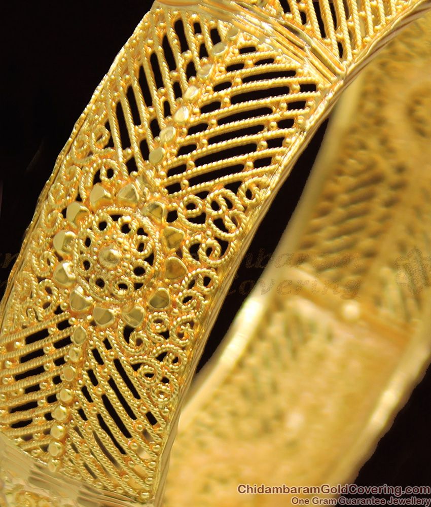 BR1078-2.8 Bollywood Grand Screw Type Gold Kada Bangle Design Online