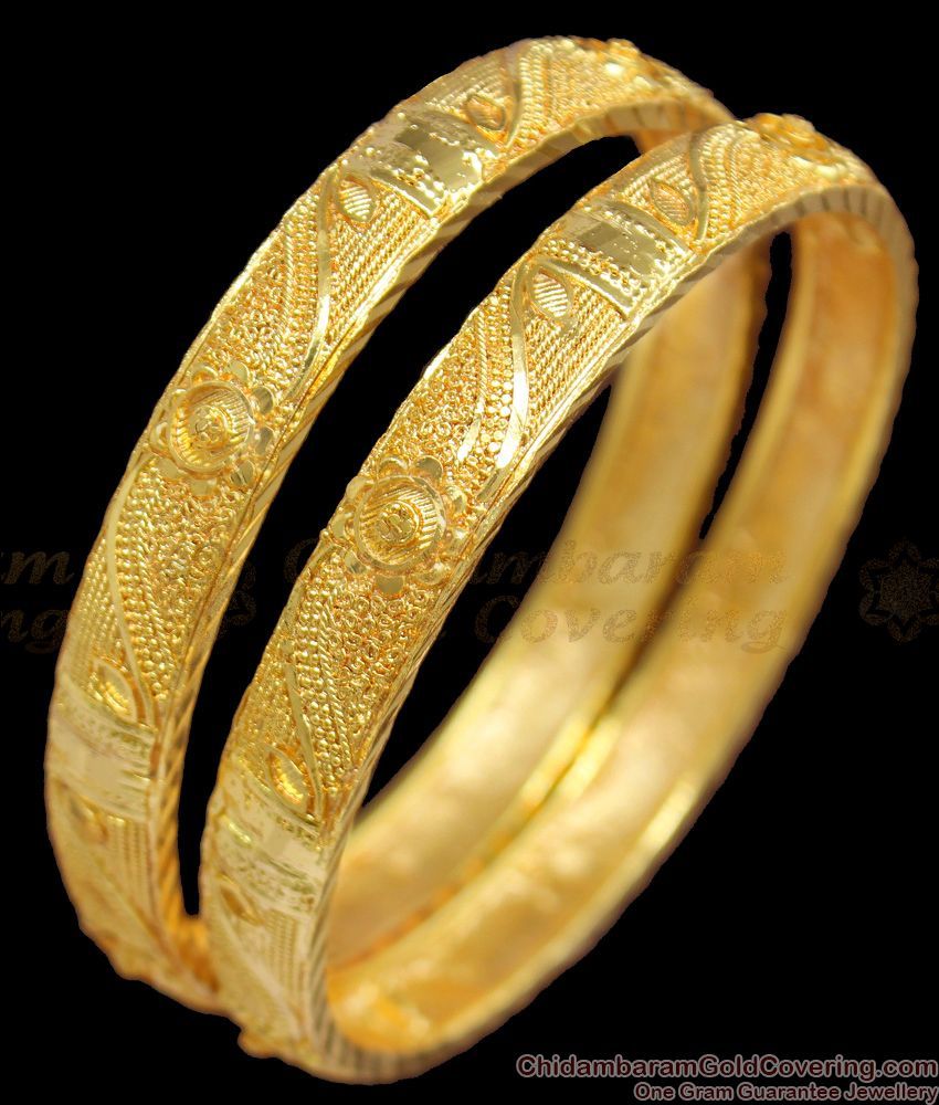 BR1202-2.8 Wonderful Gold Pattern Artistic Work Bangles Set For Special Occasions BR1202-2.8 Wonderful Gold Pattern Artistic Work Bangles Set For Special Occasions