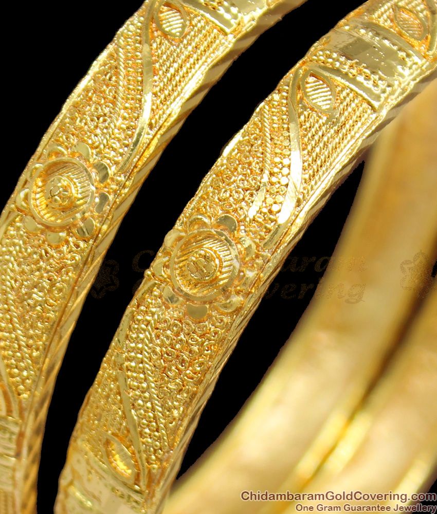 BR1202-2.6 Wonderful Gold Pattern Artistic Work Bangles Set For Special Occasions