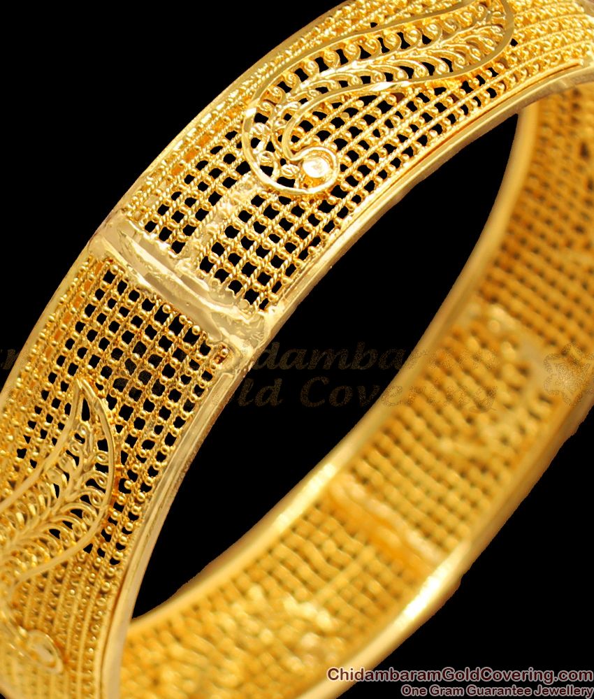 BR1383-2.6 Peacock Feather Grooves Screw Type Gold Bangles