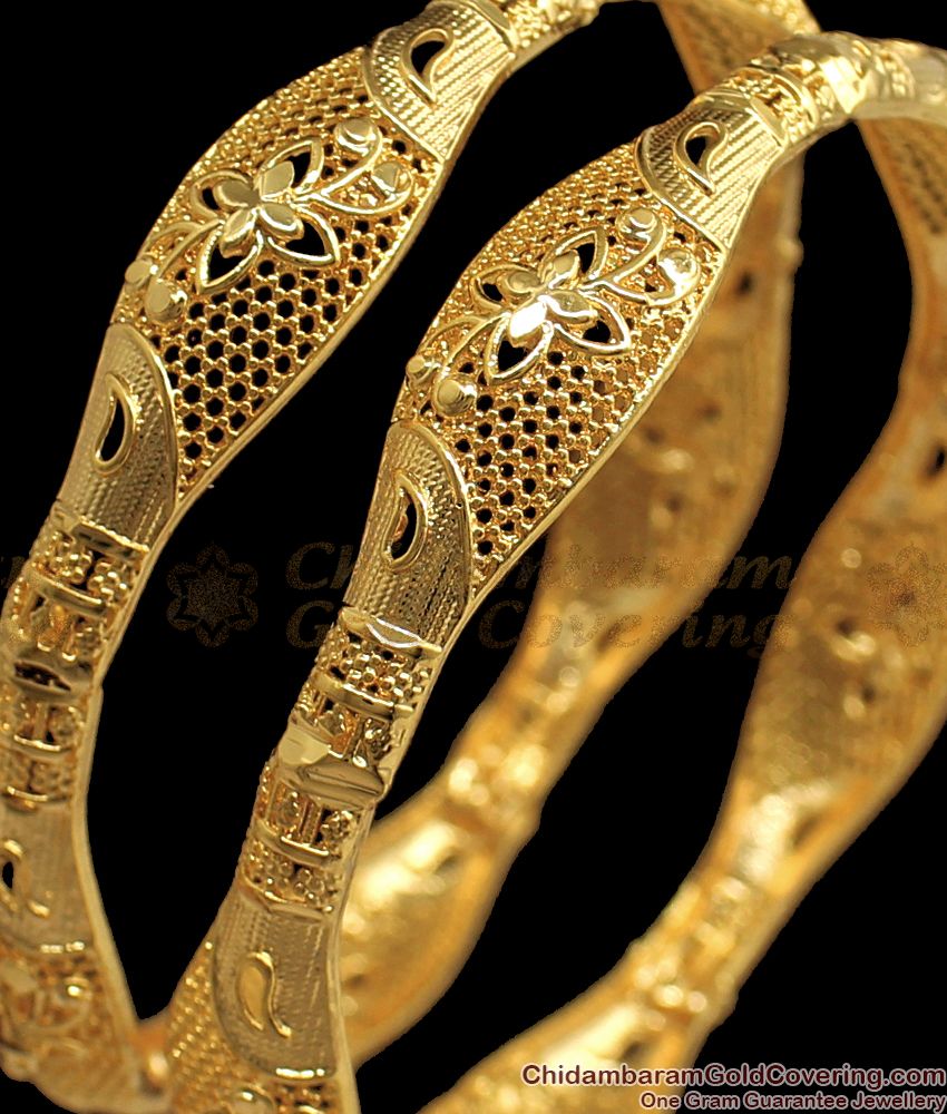 BR1698-2.8 Enticing Gold Forming Bangles For Womens Wear