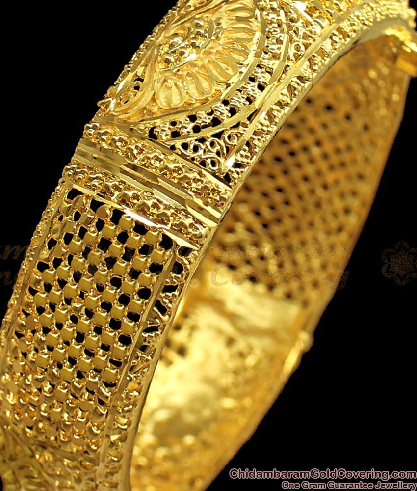 BR1701-2.6 Forming  Screw Type Gold Kada Bangles Bridal Wear