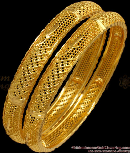 BR1023-2.6 Size Plain Broad Gold Flower Pattern Bridal Bangles Set