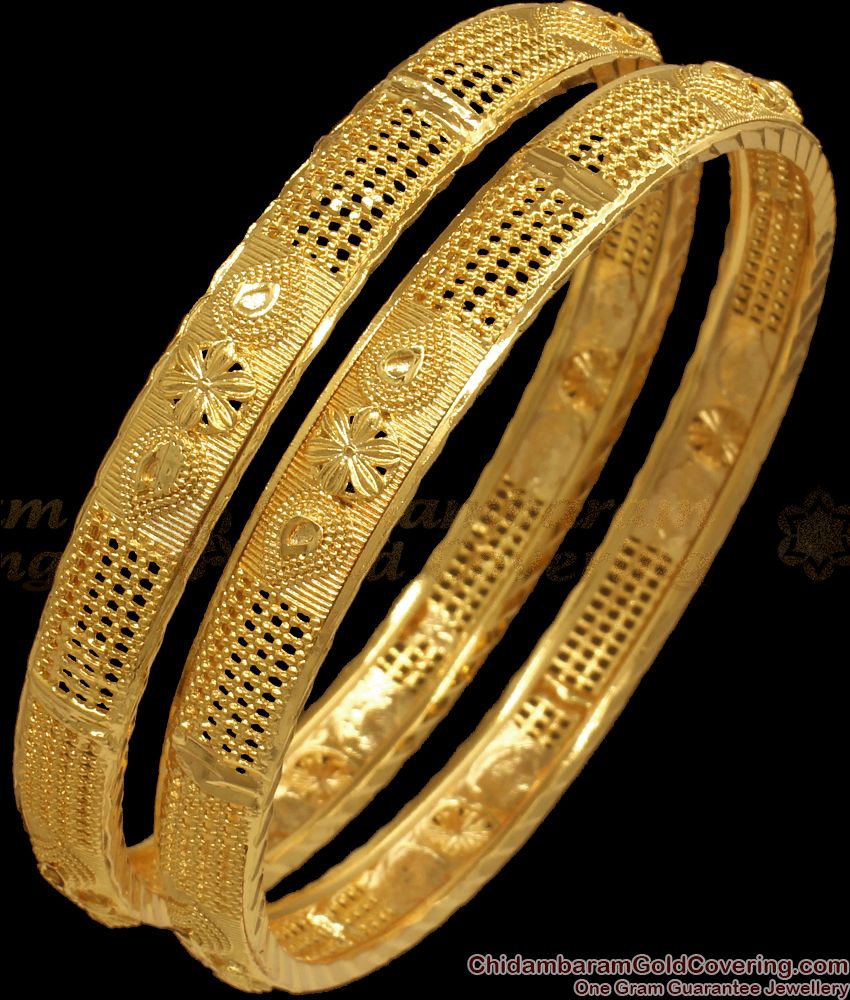 BR1960-2.6 Size Gold Plain Bangles Net Pattern Kerala Design