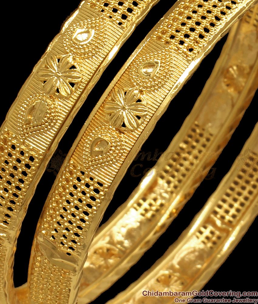BR1960-2.6 Size Gold Plain Bangles Net Pattern Kerala Design BR1960-2.6 Size Gold Plain Bangles Net Pattern Kerala Design