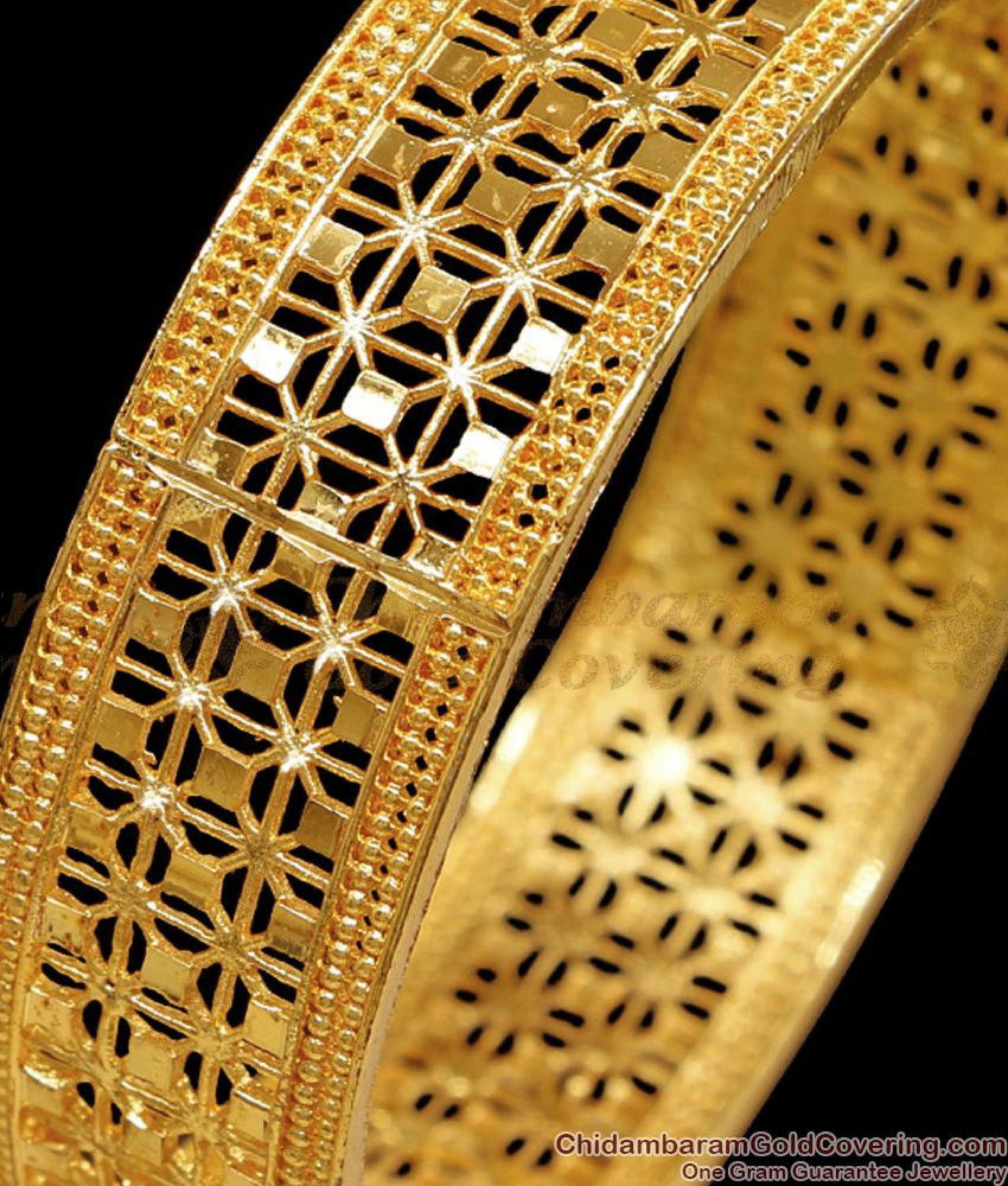BR2606-2.10 High Quality Screw Type Gold Plated Kada Bangle Online