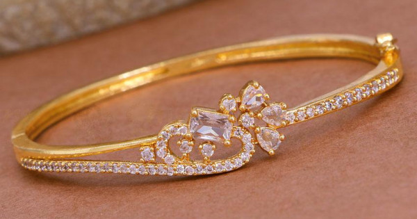 Luxurious Look Uncut Diamond Gold Bracelet Floral Design BRAC1025