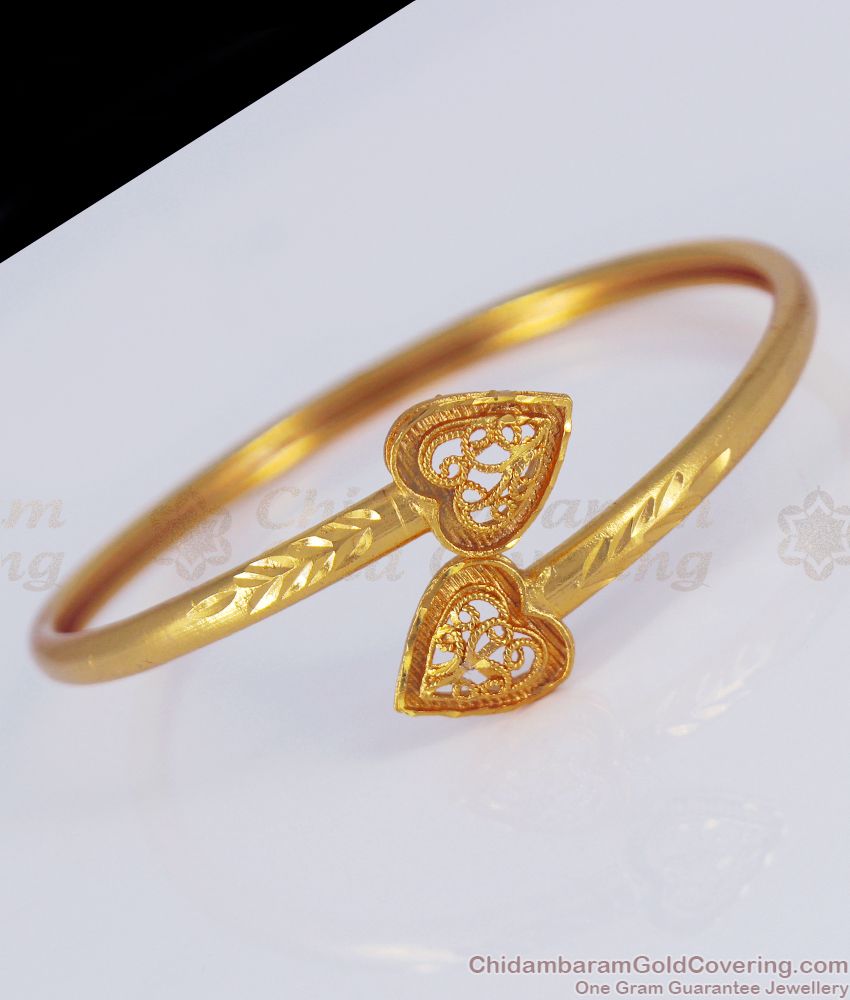 Attractive Heartin Design Open Type Gold Bracelet BRAC479