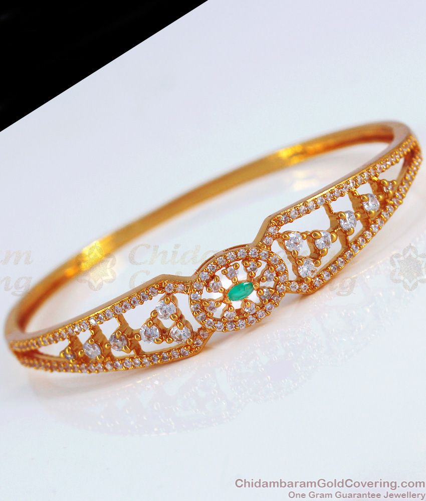 Modern Oval Shape Emerald Stone Gold Bracelet Open Type BRAC494