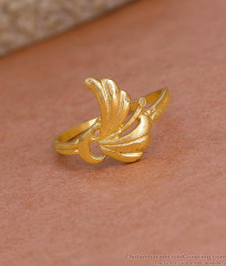 Beautiful Floral Design Matt Finish Gold Ring For Daily Wear FR1598
