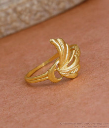 Beautiful Floral Design Matt Finish Gold Ring For Daily Wear FR1598