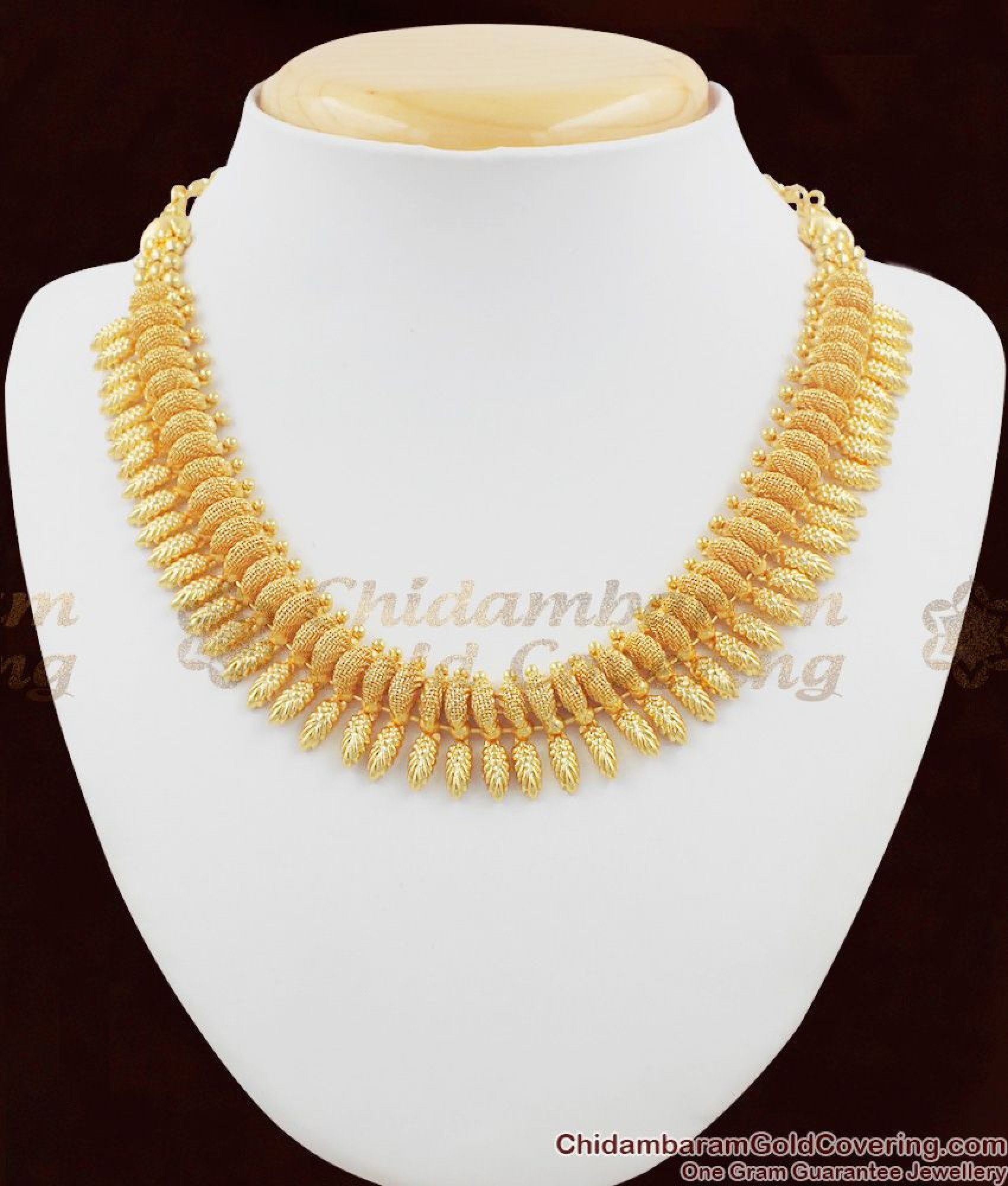 Traditional Kerala Mullai Arumbu Leaf Design Gold Short Necklace Choker