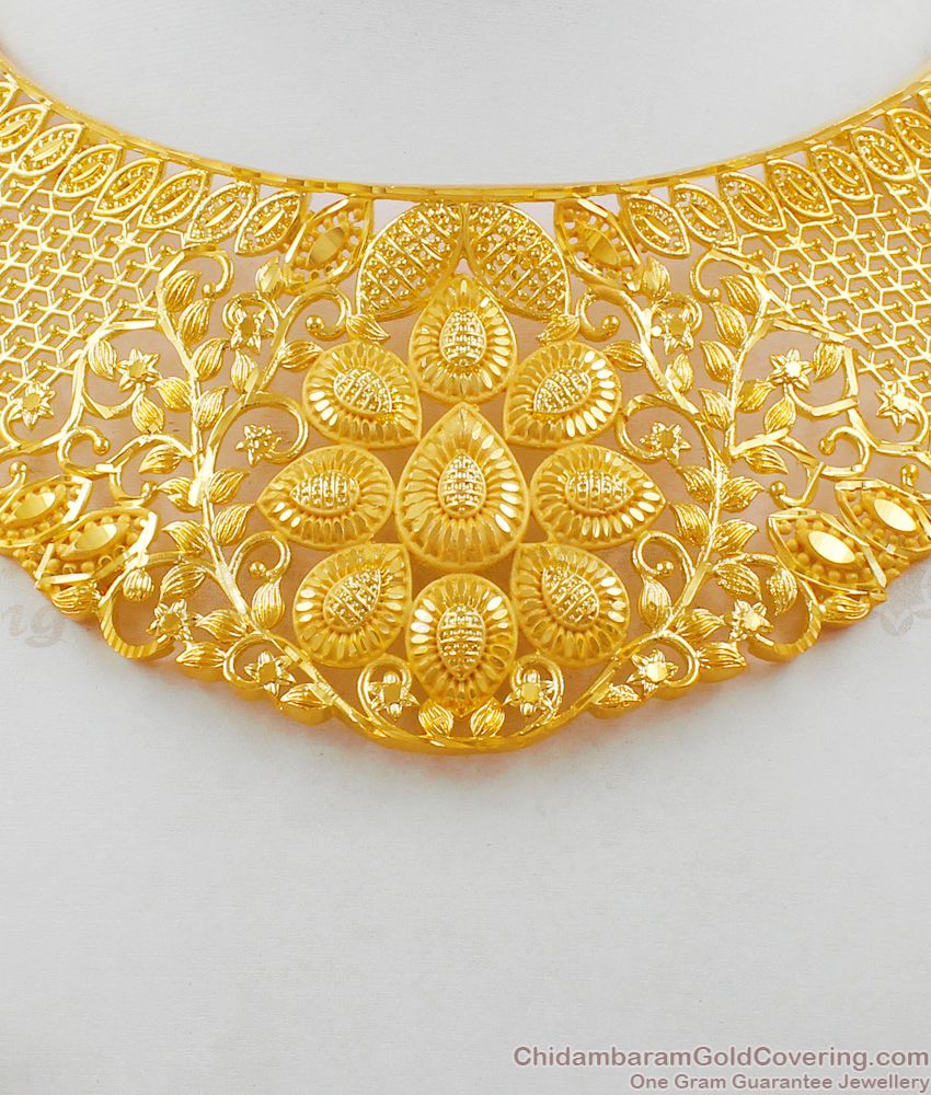 Grand Real Gold Pattern Forming Choker With Pin Type Earrings Bridal Set NCKN1658