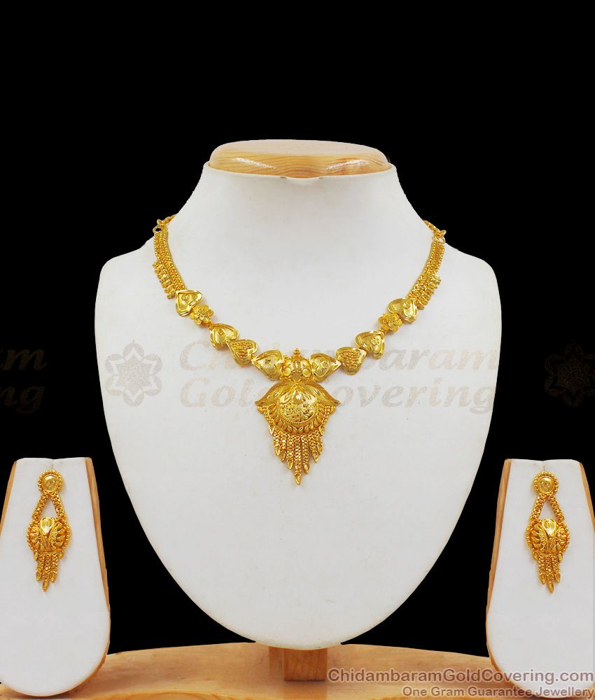 Simple And Sleek Design Gold Forming Necklace Set NCKN2091