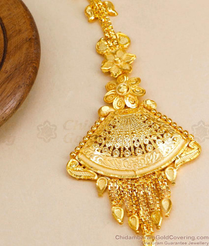 Latest design of maang tikka in gold deals
