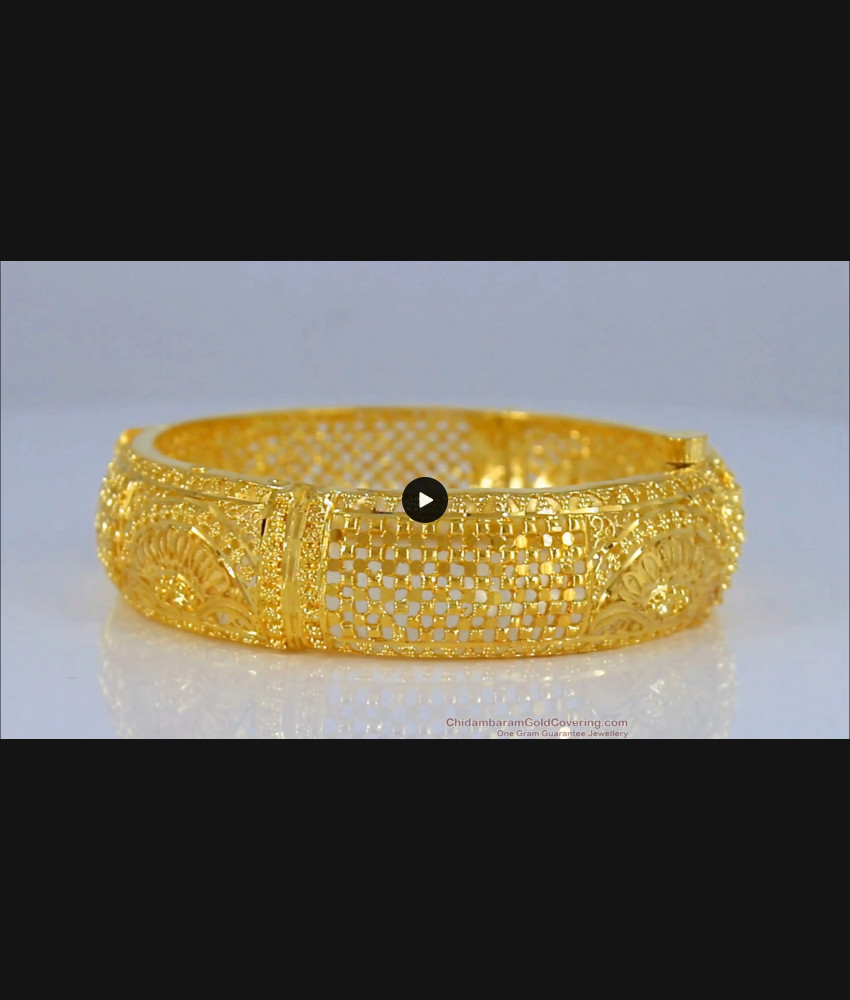 BR1701-2.8 Forming  Screw Type Gold Kada Bangles Bridal Wear