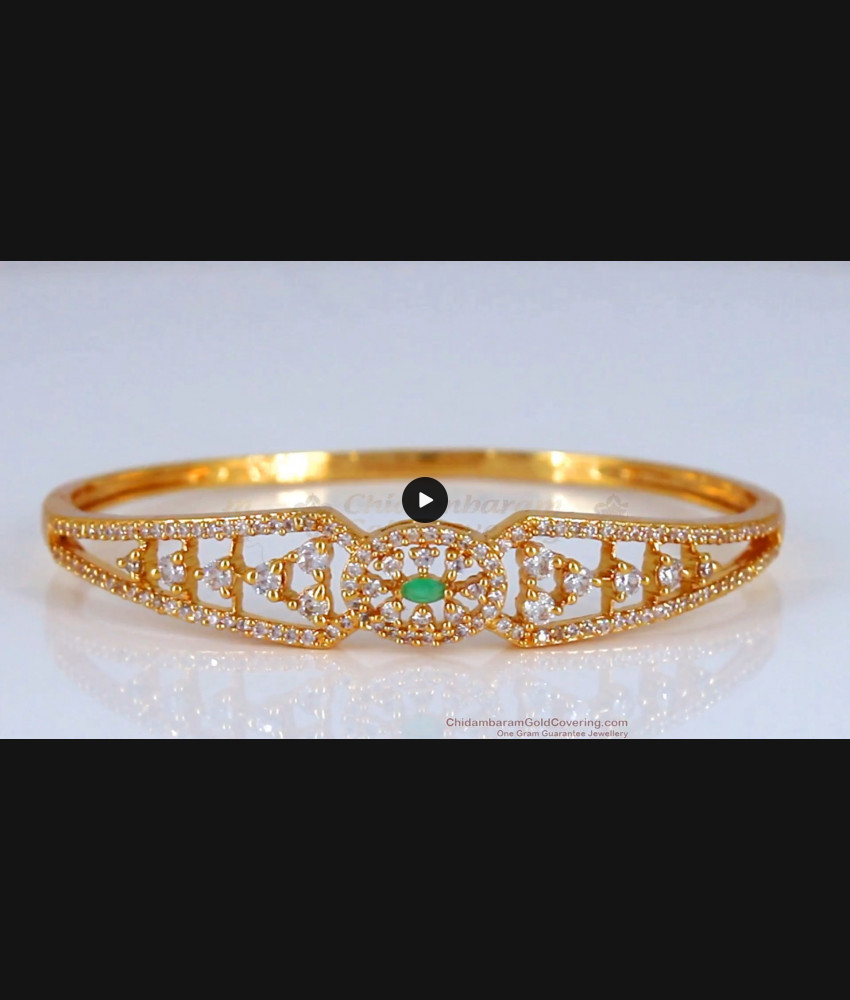 Modern Oval Shape Emerald Stone Gold Bracelet Open Type BRAC494